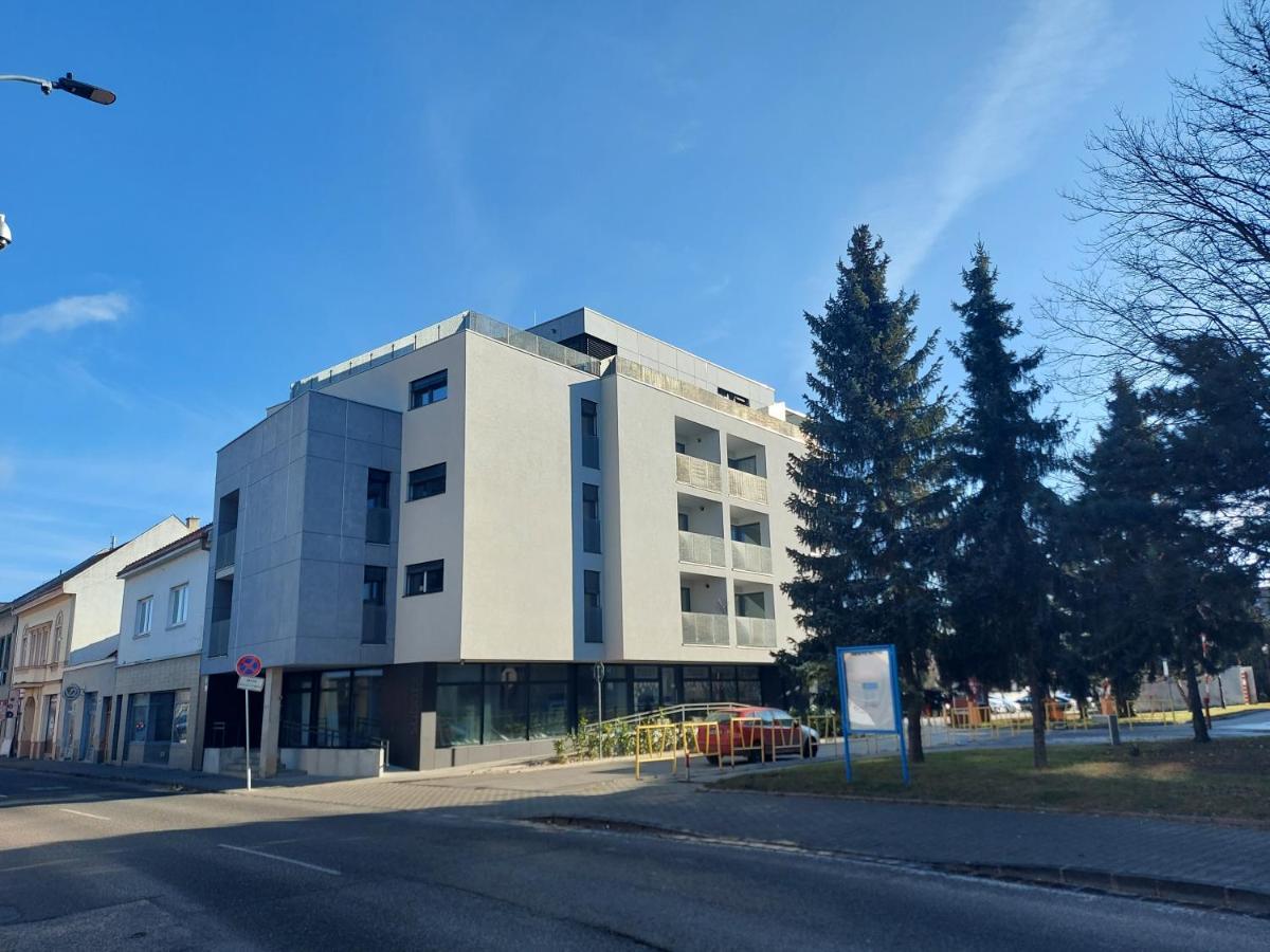 Subarx Centrum Νίτρα Εξωτερικό φωτογραφία